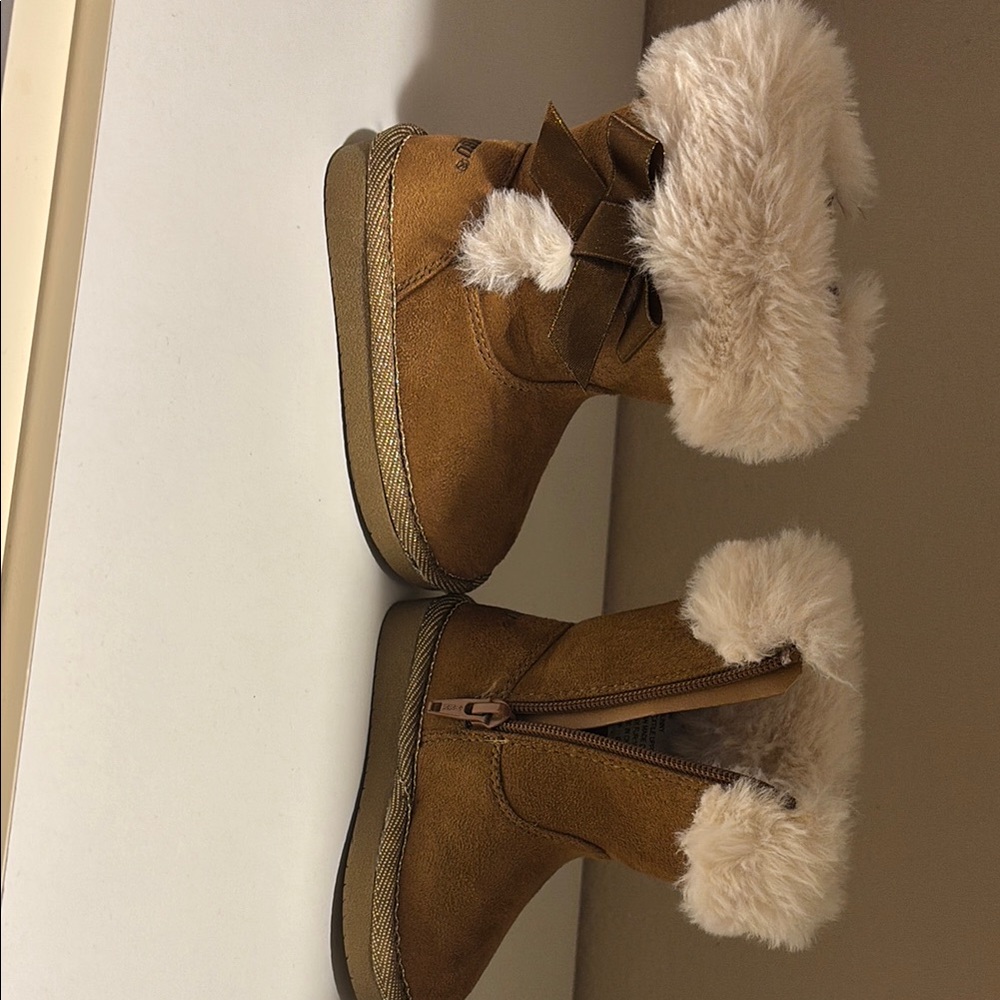 Brown Fur-Lined Boots with Bow